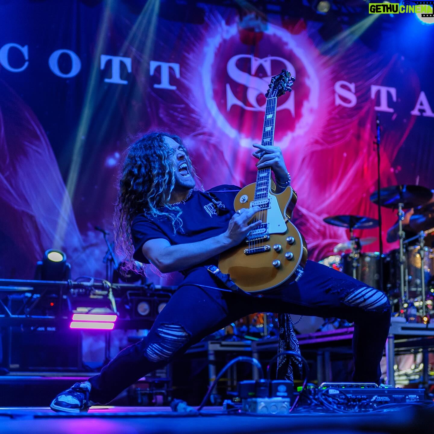 Scott Stapp - 11K Likes - Thank you @bluewaterborderfest Last night was HOT🔥 @ontariosbluecoast @cityofsarnia #livemusic #rock #music #energy #love #summerkickoff #letsgo #higherpower
📷 @metcalfephoto @mintypicsflint