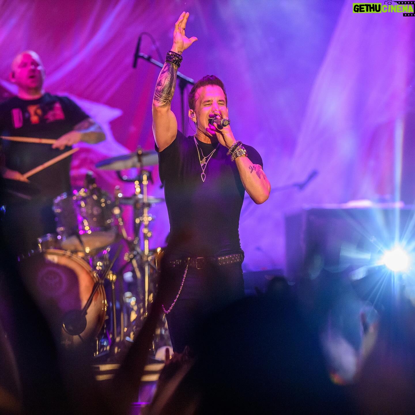 Scott Stapp - 11K Likes - Thank you @bluewaterborderfest Last night was HOT🔥 @ontariosbluecoast @cityofsarnia #livemusic #rock #music #energy #love #summerkickoff #letsgo #higherpower
📷 @metcalfephoto @mintypicsflint