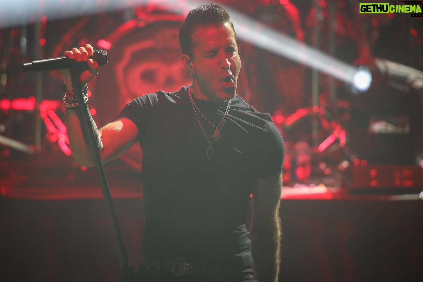 Scott Stapp - 4.7K Likes - @hardrocktulsa @goldstrikems Thank you for two nights of🔥🔥🔥 @thecherokeenation #higherpower #rockandroll #livemusic #passion #energy #faith
📷 @tngtulsa