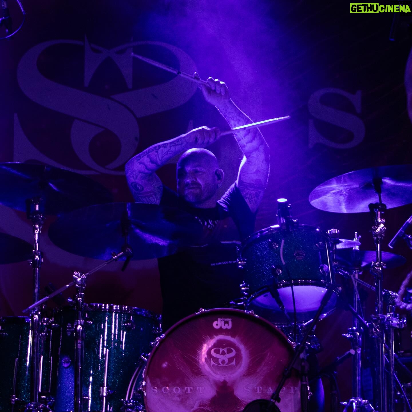 Scott Stapp - 5.5K Likes - @centennialparkmidland @bootcampaign 🔥 last night in support of our veterans and their families🇺🇸 HONORED to be apart of your mission🫡 #higherpower #rocknroll #livemusic #veterans #militaryfamilies @usarmy @usnavy @usairforce @usmarinecorps @spaceforcedod @uscg
📷 @kinseylimpfy @kgs.foto
