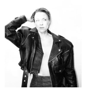 Scottie Thompson Instagram - Full moon end of year got me feeling all the feels.
•
•
•
📸 @gustavoturner 
Jacket @luluflippinvintage