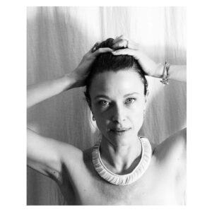 Scottie Thompson Instagram - Solstice musings…

Spent last week drinking clay and psyllium husk and mineral broth, and the weekend with plant medicine. Cleaning out my system and clearing up my vision. I am humbled by the process. These bodies, sacred soul vessels we have the blessing to inhabit for a brief moment in time here, are so precious and so much more intelligent than we know, thanks to our souls guiding them without our always even knowing. It is never an easy thing to purge out (literally) all that pyshical and psychological gunk that piles up in life with time, especially in our challenging modern world with information and atrocity streaking across our psyches constantly. Yet the more I honor this need to slow it down, examine it and let it go, the lighter I become in my being and the more that allows me to simply be. An ongoing process that seems to build upon itself, as life builds upon us and we adjust. I am slowly seeing what it means to hand it over to resources beyond myself, even though the trust piece remains a mystery me. Just hand it over, knowing there is support, and finding the pulse of the warrior within (or shall we break that down to with in, with what is inside). And just in time for winter. To sit with the stillness that births new life.

Wishing you all moments of brightness amidst the darker days, knowing the light is slowly returning. 
•
•
•
📸 @gustavoturner
Earrings: @pola_unique
Necklace made of shells, strung together by warrior women deep within the Amazon 🤍