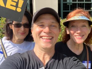 Seamus Dever Instagram - Warners today with a bunch of old friends like @sebastianroche  @fredriksewell @thealiciahannah @cynthiagravinesebrown @tomobriencoach @vichoffmanla @cleverdeverwherever. We really need as many actors out there on the lines as possible until we settle this thing. So spread the word friends. It’s a little thin out there without our blue shirt buddies.