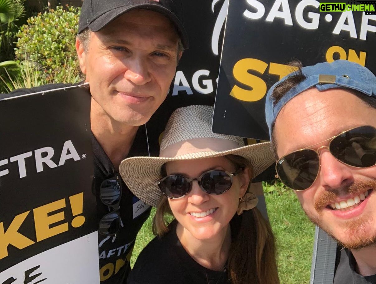Seamus Dever - 1.8K Likes - Warners today with a bunch of old friends like @sebastianroche @fredriksewell @thealiciahannah @cynthiagravinesebrown @tomobriencoach @vichoffmanla @cleverdeverwherever. We really need as many actors out there on the lines as possible until we settle this thing. So spread the word friends. It’s a little thin out there without our blue shirt buddies.