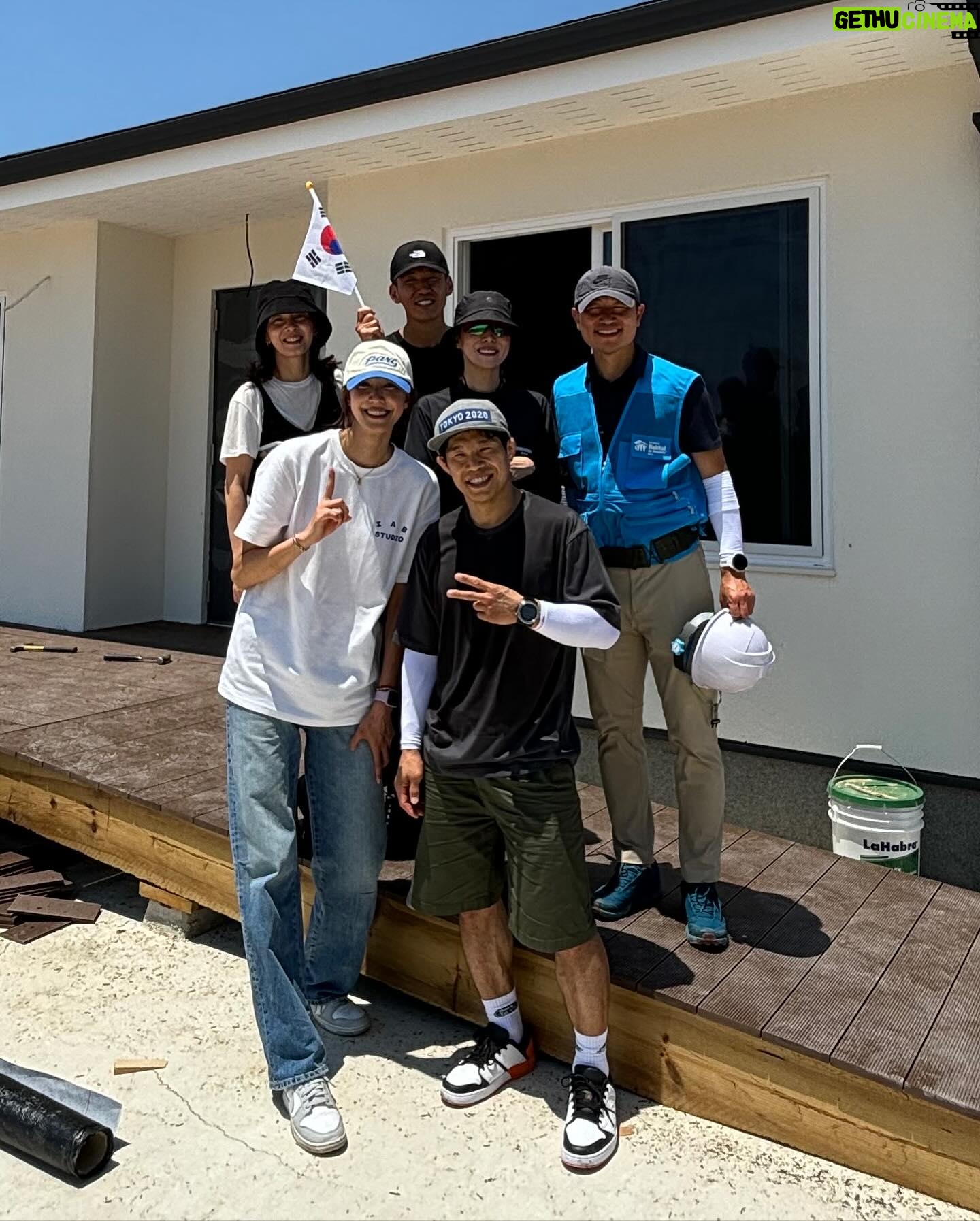 Sean - 8.1K Likes - 🇰🇷잘 될거야,대한민국!
션과 함께하는 독립유공자 후손을 위한 희망의 집 짓기
정읍 14호집
@hydrangea_garden 혜영이
@fromtheline12 이영표선수
@loveyoonsea 윤세아 배우
@jung_jihyun83 정지현 올림픽 래슬링 금메달리스트
@ssongr12 한송이 배구선수
우리 하율이 하엘이 그리고 수훈
그리고 이영표선수 딸 나엘이
모두 한마음으로 땀을 흘리며 몸이 불편하신 14호집 주인공이신 독립유공자 후손분을 위해서 데크 공사를 마무리 했습니다
‘누군가는 해야 할 일이기에’
⠀
#잘될거야대한민국 #815런 #2024_815런
#한국해비타트