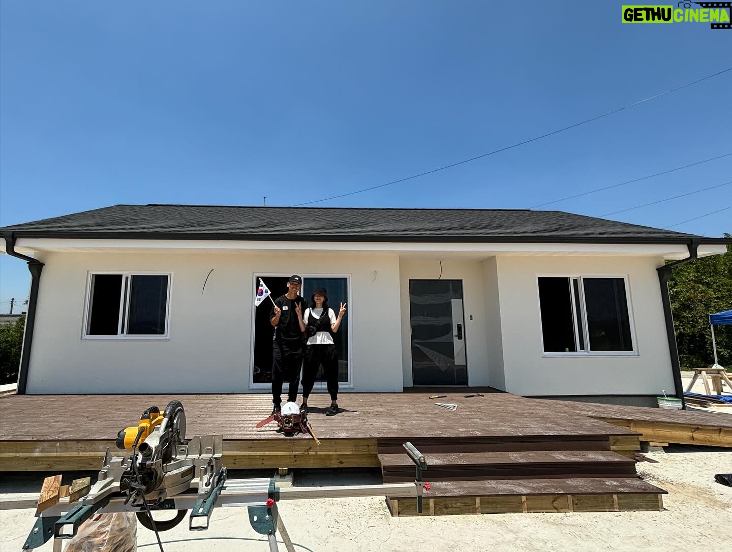 Sean - 11K Likes - ❤️🏠
부부는 같은 곳을 바라보며 살아가는거
션과 함께하는 독립유공자 후손을 위한 희망의 집 짓기
정읍 14호집
‘누군가는 해야 할 일이기에’
그런대 혜영이 집짓는거 왜 이렇게 잘 하지?😁
⠀
#잘될거야대한민국 #815런 #2024_815런
#한국해비타트