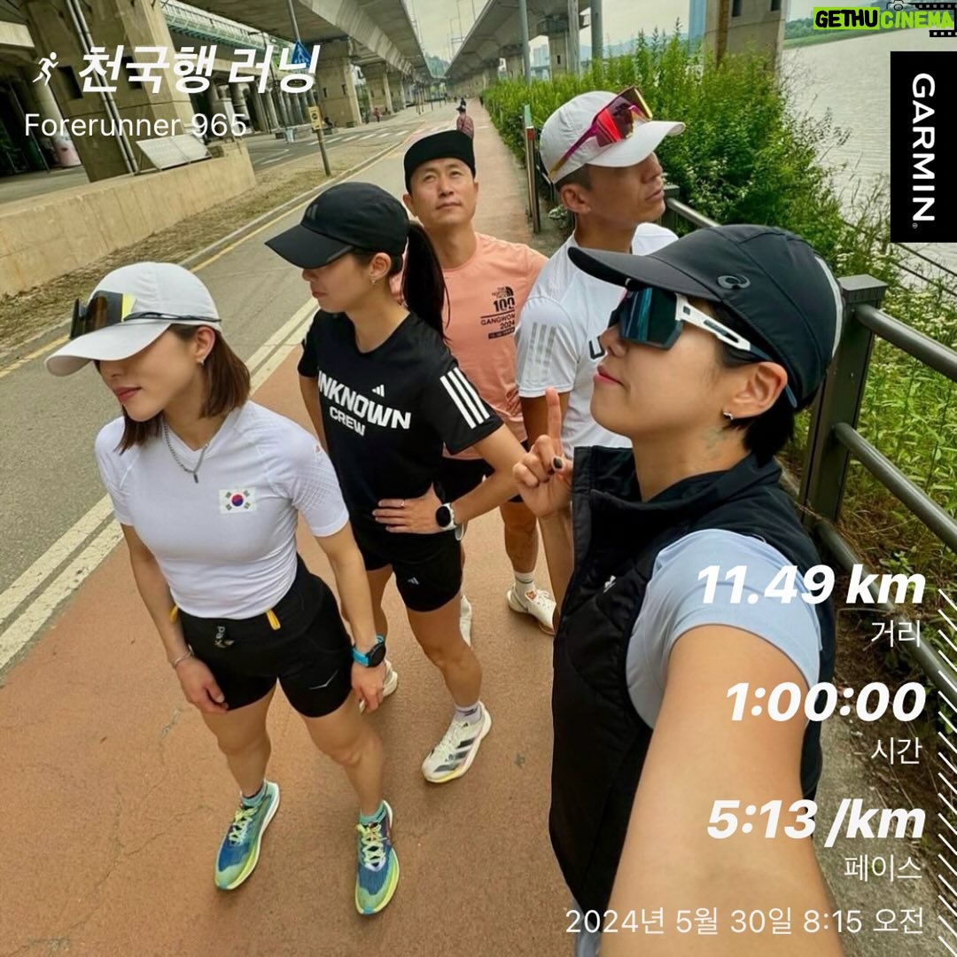Sean - 8.6K Likes - 🏃♂️
한시간 하나님 이야기 하며 러닝
이러다가 천국까지 달려가겠는걸
지금 우리는 예배중
모든 것이 ‘은혜’