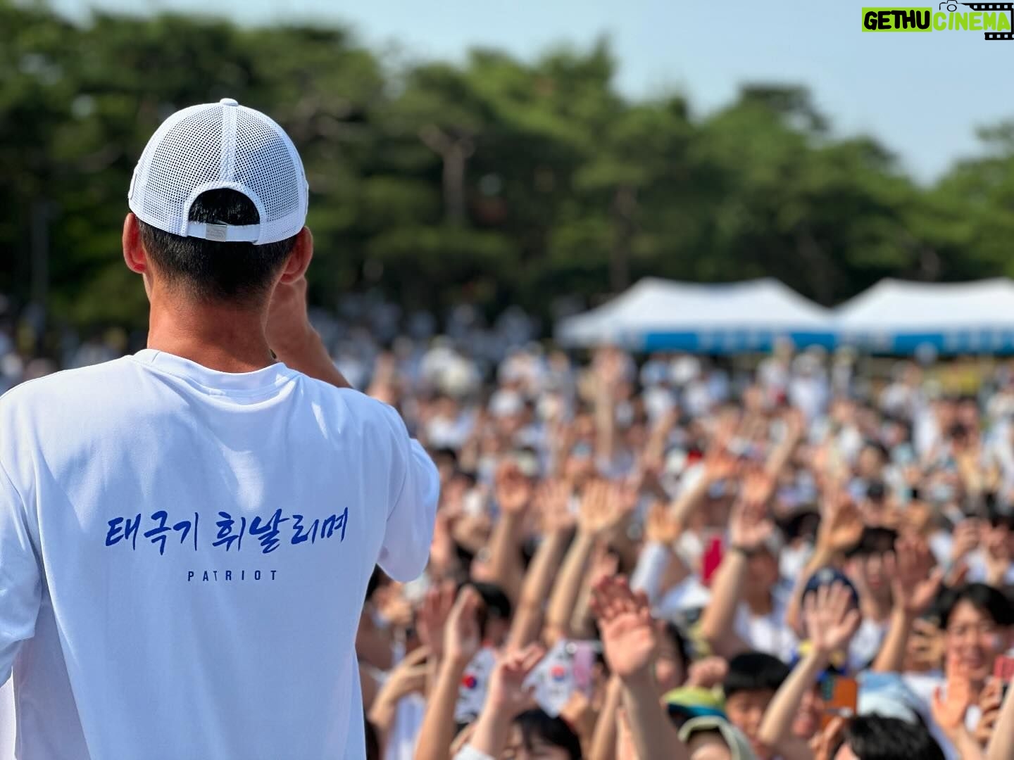 Sean - 5.7K Likes - 🇰🇷
6월6일 현충일
대한민국을 위해서 목숨을 바치신 호국영령에게 감사의 마음을 전해드리며 참전용사분들의 주거 개선을 위해서 2024 6.6 걷기를 해비차트와 함께 개최했습니다.
1500명이 모여서 나라를 지켜주신 분들에게 감사하는 묵념의 시간을 갖고 6.6km를 함께 걸으며 우리의 방식으로 기뇸했습니다.
90세가 넘으신 세분의 6.25 참전용사분들께서 전해주신 축하 안사말씀에 모두의 마음이 뭉클했습니다.
내년애는 더 많은 서람들과 함깨 감사의 마음을 전하갰습니다.
2024 6.6 걷기를 통해 모인 3악1천 6백만원은 참전용사분들의 주거개선을 위해서 전액 해비타트에 기부됐습니다.
@habitatkorea