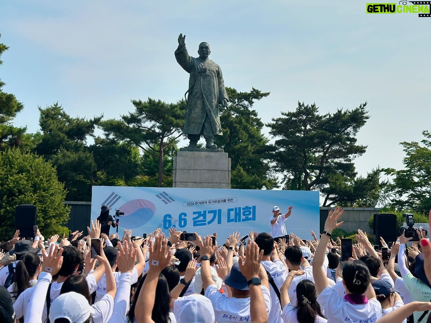 Sean - 5.7K Likes - 🇰🇷
6월6일 현충일
대한민국을 위해서 목숨을 바치신 호국영령에게 감사의 마음을 전해드리며 참전용사분들의 주거 개선을 위해서 2024 6.6 걷기를 해비차트와 함께 개최했습니다.
1500명이 모여서 나라를 지켜주신 분들에게 감사하는 묵념의 시간을 갖고 6.6km를 함께 걸으며 우리의 방식으로 기뇸했습니다.
90세가 넘으신 세분의 6.25 참전용사분들께서 전해주신 축하 안사말씀에 모두의 마음이 뭉클했습니다.
내년애는 더 많은 서람들과 함깨 감사의 마음을 전하갰습니다.
2024 6.6 걷기를 통해 모인 3악1천 6백만원은 참전용사분들의 주거개선을 위해서 전액 해비타트에 기부됐습니다.
@habitatkorea