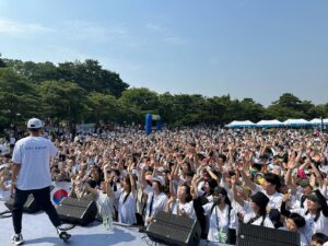 Sean Instagram - 🇰🇷
6월6일 현충일
대한민국을 위해서 목숨을 바치신 호국영령에게 감사의 마음을 전해드리며 참전용사분들의 주거 개선을 위해서 2024 6.6 걷기를 해비차트와 함께 개최했습니다.
1500명이 모여서 나라를 지켜주신 분들에게 감사하는 묵념의 시간을 갖고 6.6km를 함께 걸으며 우리의 방식으로 기뇸했습니다.
90세가 넘으신 세분의 6.25 참전용사분들께서 전해주신 축하 안사말씀에 모두의 마음이 뭉클했습니다.
내년애는 더 많은 서람들과 함깨 감사의 마음을 전하갰습니다.
2024 6.6 걷기를 통해 모인 3악1천 6백만원은 참전용사분들의 주거개선을 위해서 전액 해비타트에 기부됐습니다.
@habitatkorea