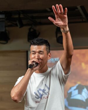 Sean Instagram - 📚🎤 마감 됐습니다
지금 누군가의 작은 위로가 필요하다면 오세요
지금 잠깐 멈춰서 다시 시작하려 한다면 오세요
모든걸 잠시 둬로하고 누군가하고 수다 떨고 싶다면 오세요
션하고 태현이가 여러분과 같이 수다 떨고 여러분의 등을 토닥 토닥 해줄게요
같이 맛있는 햄버거도 먹고
그리고 공연도 함께 즐겨요

션 X 진태현 @taihyun_zin
‘그래도 다시 한걸음 토크 콘서트’

날짜: 6월8일 토요일
6:00PM~8:30PM
장소: 한국 컴패션 2픙 스완슨홀(서울 용산구 헌남대로 102-5 석전빌딩)
@compassionkorea
모집 인원: 100명
참가비: 2만원
(참가비 전액은 컴패션에 기부됩니다)
신한은행
110-229-447542
예금주; RO SEAN KIM
*입금하시고 댓글로 이름하고 핸드폰 뒷자리 숫자 4자리 적어주세요
*참가하시는 모든 분께 저녁으로 Shake Shack 햄버거와 음료수(코카콜라 or 코카콜라 제로) 제공됩니다
*북 콘서트 끝나고 배우 진태현 저서 ‘그래도 다시 한걸음’ 구매하시는 분들께 사인회 있습니디.
*현장에서 배우 진태현 저서 ‘그래도 다시 한걸음‘ 판매합니다. 구매하시는 분께는 페레로로쉐 초코렛(하트 박스 8개입) 선물로 드립니다.
#그래도다시한걸음 #션 #진태현