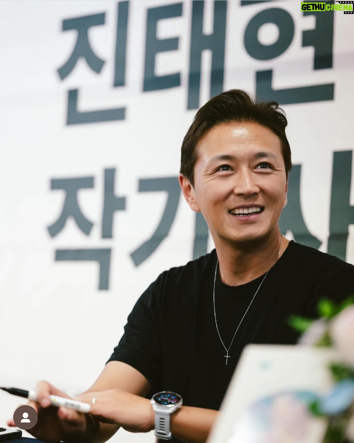 Sean - 6.2K Likes - 📚🎤 마감 됐습니다
지금 누군가의 작은 위로가 필요하다면 오세요
지금 잠깐 멈춰서 다시 시작하려 한다면 오세요
모든걸 잠시 둬로하고 누군가하고 수다 떨고 싶다면 오세요
션하고 태현이가 여러분과 같이 수다 떨고 여러분의 등을 토닥 토닥 해줄게요
같이 맛있는 햄버거도 먹고
그리고 공연도 함께 즐겨요
션 X 진태현 @taihyun_zin
‘그래도 다시 한걸음 토크 콘서트’
날짜: 6월8일 토요일
6:00PM~8:30PM
장소: 한국 컴패션 2픙 스완슨홀(서울 용산구 헌남대로 102-5 석전빌딩)
@compassionkorea
모집 인원: 100명
참가비: 2만원
(참가비 전액은 컴패션에 기부됩니다)
신한은행
110-229-447542
예금주; RO SEAN KIM
*입금하시고 댓글로 이름하고 핸드폰 뒷자리 숫자 4자리 적어주세요
*참가하시는 모든 분께 저녁으로 Shake Shack 햄버거와 음료수(코카콜라 or 코카콜라 제로) 제공됩니다
*북 콘서트 끝나고 배우 진태현 저서 ‘그래도 다시 한걸음’ 구매하시는 분들께 사인회 있습니디.
*현장에서 배우 진태현 저서 ‘그래도 다시 한걸음‘ 판매합니다. 구매하시는 분께는 페레로로쉐 초코렛(하트 박스 8개입) 선물로 드립니다.
#그래도다시한걸음 #션 #진태현