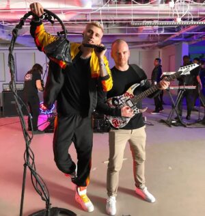 Sean Evans Instagram - Super Bowl LIII halftime show right here @machinegunkelly