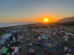 Sean Gunn Instagram - The Ventura County Fair delivered the goods. I wasn’t nervous at all on the Ferris wheel!