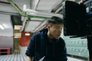 Sean Lin Instagram - 還好在唸大學時有好好學游泳，不然這四式混合的戲碼我還真的演不了，不過…..真的好冷🥶

彷彿我回到了大一在寒流的天氣下要在戶外游泳池練救生員，然後踩水踩到腳抽筋的感覺🥶

可是我好享受，也不是我在耍M，但是當一個人投入在創作的過程中，似乎很多事情都會覺得無所謂，至少對我來說是這樣啦🚬（還是我是真的M？👀

最後謝謝導演的信任，在拍攝過程中給予我很大的討論空間讓我能好好發揮；謝謝其他的游泳夥伴，跟我一起游個不停抖個不停；謝謝攝影團隊，有時候我都很怕會踢到他們，但畫面都抓得很棒；謝謝書豪唱一首這麼好聽的歌能讓我參與演出，大家都辛苦了～咱們江湖再見٩(˃̶͈̀௰˂̶͈́)و

#一天忘了一點
#胸肌也掉了一點