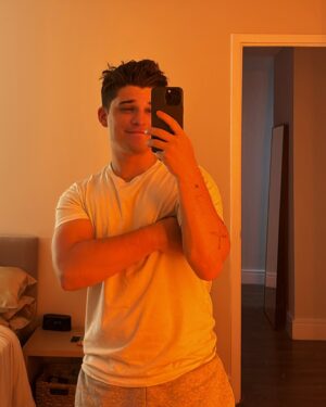 Sean O'Donnell Instagram - I should recreate that last picture shouldn't I?

.
.
.

#mensfashion #streetwear #aldcommunity #aimeleondore #menswear #style #gqmens #mensclothing #ootd #streetstyle #grwm #fashion #gymoutfit #gymshark #asrv