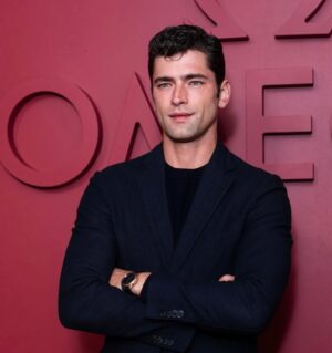 Sean O'Pry Instagram - Thank you @omega for having me

Highlight was seeing JFK’s watch in person. No sitting US president can receive gifts, so this engraving was BEFORE he was even elected. Which makes the story behind it, that much cooler. 

PRESIDENT OF THE UNITED STATES JOHN F KENNEDY
 From His Friend
GRANT