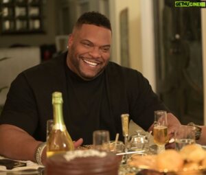 Sean Ringgold Instagram - Guys …… You don’t want to Miss tomorrow’s season finale of The @familybusinessbet streaming on @betplus ! I promise you will be glued to your seats. This is Drama at levels you can’t even imagine 😳

@tridestined @iamcarlweber @nikayatds @treyhaleytds #seanringgold #actor #producer