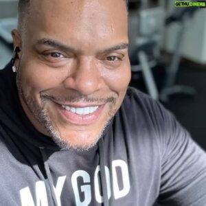 Sean Ringgold Instagram - I’m so Grateful and Blessed to have another day above ground. Life is so precious and short and I’m not going to waste time worrying about what I have no control over. What I can control is my attitude and the commitments I’ve made to myself and others. Please don’t waste time on stupid things or people who don’t see or appreciate your value. I’ve always believed in Quality over quantity , go and spend time with those who appreciate you . Remember to add value , bring solutions to the table. Go out of your way to serve and watch how God will reward you. 

#deepthoughts #motivation #makeadifference