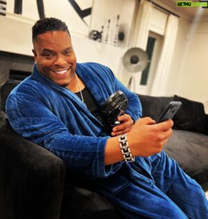 Sean Ringgold Instagram - I encourage everyone to celebrate your wins and be thankful for all the blessing that exist in your life. I encourage you to take risk , push yourself far beyond your comfort zone so you will have the opportunity to grow into the person the God has intended for you to be. We all have choices that we make on a daily basis that will determine whether you’re moving closer or further away from your goals, dreams and aspirations.

Just don’t give up ! 

“Stay away from those people who try to disparage your ambitions. Small minds will always do that, but great minds will give you a feeling that you can become great too.” — Mark Twain