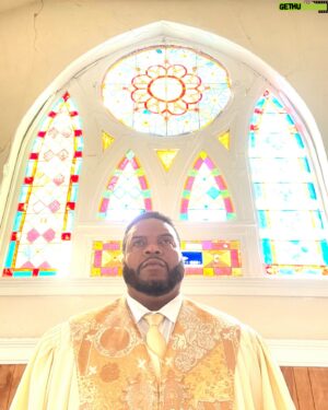 Sean Ringgold Instagram - Today is the Global Release of THE LADY IN THE LAKE streaming on @appletv . Created and Directed by the incredible @alma.harel . So Blessed to have had the opportunity to bring  my character “ THE PROPHET“ to life. 
Cant wait for guys to tune in 🙏🏾

#ladyinthelake 
#appletv