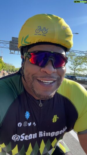 Sean Ringgold Instagram - 2023 @bikenewyork Five Boro bike tour is off to a fantastic start. What a beautiful day to see so many smiling faces 😀 20 miles to go !