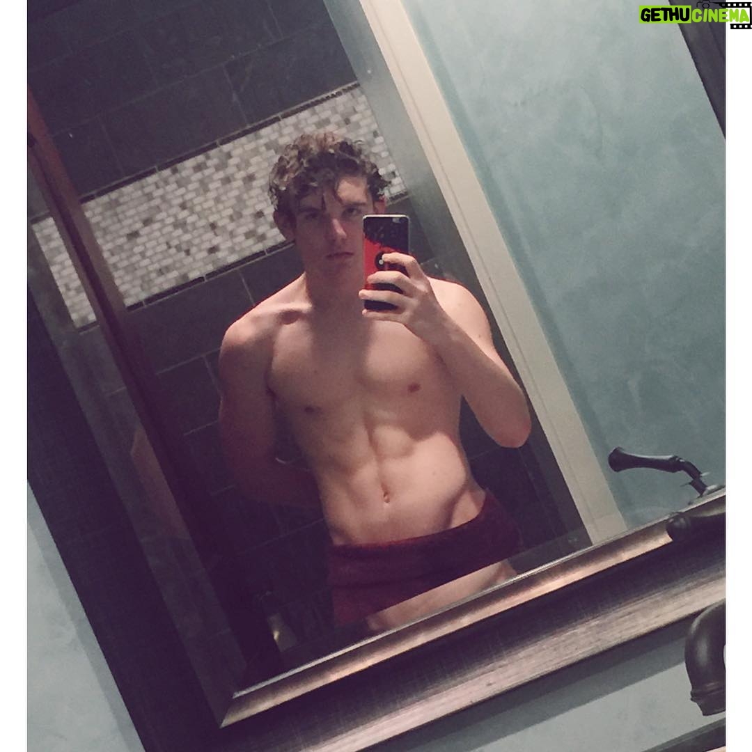 Sean Ryan Fox - 23.1K Likes -