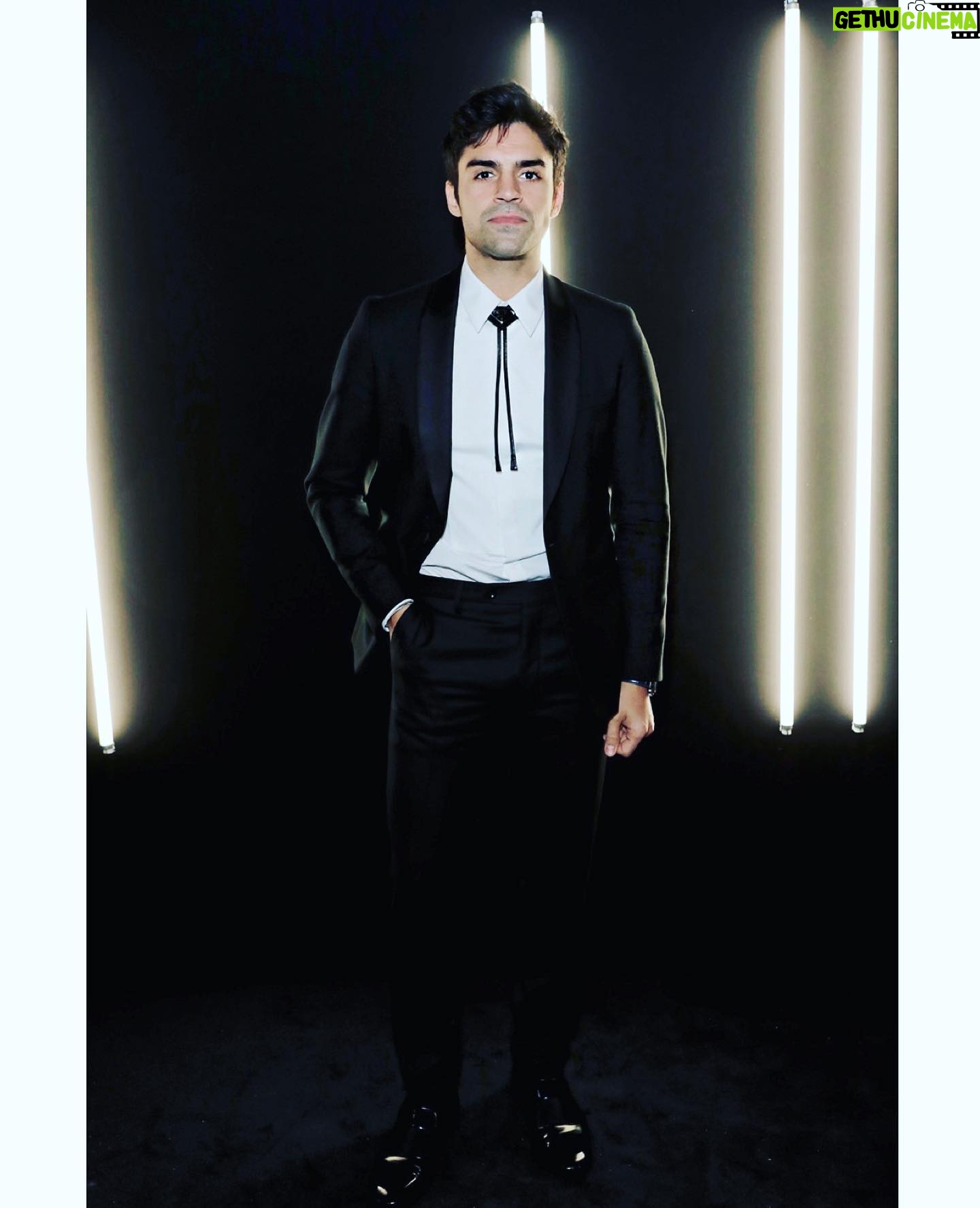 Sean Teale - 8.4K Likes - No one warned me dry January would lead to punchier wardrobe choices.. Thanks to @alfreddunhill @dylanjonesgq @bsbppartnerships @britishgq for a lovely eve. @carlottaconstant and @mrp you are the best. #bolo