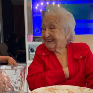 Sebastián Estevanez Instagram - Dos Diosas juntas! Angelita que es como mi abuela también, estamos juntos hace 20 años! ❤️❤️ #94años