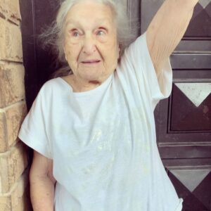 Sebastián Estevanez Instagram - Te AMOO Abu! Sos lo maaas! ❤️❤️❤️❤️❤️❤️ #94años #abuela