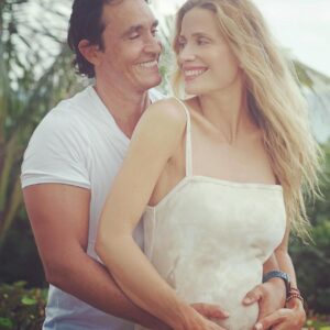 Sebastián Estevanez Instagram - ❤️🧡💛💛💙💜 Gracias! @holaarg @ivanasaccani #Fran #Beni #Valen y…. 😍 @jisolaok @claucebrianfotos @clauphotografy