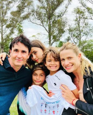Sebastián Estevanez Instagram - Que rápido pasa todo. Felicitaciones Valen. Te amo con todo mi corazón. Falta muy poco para que comiences tu primer grado! ❤️❤️❤️❤️❤️❤️ @ivanasaccani