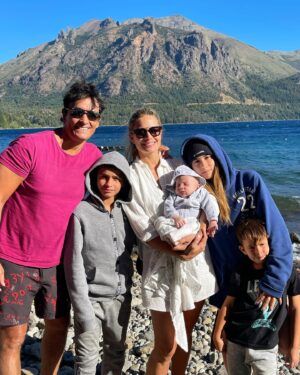 Sebastián Estevanez Instagram - Que lindo es Bariloche!!! Disfrutando en familia!!! Besosssss ❤️❤️❤️❤️❤️❤️