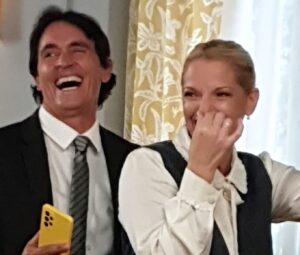 Sebastián Estevanez Instagram - Que lindo encuentro @zampinilcarinaok emocionante, nos divertimos mucho, jugamos, parecía que el tiempo no había pasado, extrañaba, tenia miedo, pasaron 12 años, vergüenza pero Victoria y Marcos están en nuestros corazones, es un placer trabajar con vos, sos muy buena compañera, crack como actriz y una excelente persona. Volver a trabajar en @telefe me dio mucha nostalgia también, con todo su equipo hermoso y con tanta buena onda siempre. Aguante la Ficción, Ojala vuelva, es trabajo para muchisimas familias. AGUANTE DULCE AMOR! Besooos y Abrazooos. ❤️❤️
Gracias También a @mercadolibre.arg por haber pensado en nosotros.
@pablo.comelli