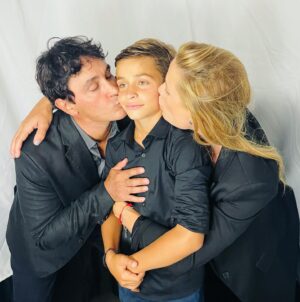 Sebastián Estevanez Instagram - Emocionados y orgullosos de vos Beni. Te AMO con toda mi alma! A seguir aprendiendo y disfrutando juntos! Egresados 2021! Besos! Buena semana! ❤️❤️❤️❤️❤️❤️ @ivanasaccani