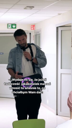 Sebastian Fabijański Instagram - Wczoraj u naszych podopiecznych w @onkoimid z wizytą pojawiła się @sebastian.fabijanski.official 
Była to okazja do mini koncertu i zaprezentowania im pięknego utworu „Chłopiec”- który nie tylko wzruszył, ale i przypomniał o tym, aby dbać o swoje wewnętrzne dziecko, które każdy z nas ma w sobie 💚
Nasi podopieczni bardzo chętnie wzięli udział w rozmowach po koncercie i oczywiście wspólnych zdjęciach!😻
Dziękujemy jeszcze raz @sebastian.fabijanski.official i zapraszamy ponownie!!!

#onkologia #rak #charity #chemioterapia #charytatywnie #pomoc #szpital #pomagamy #wolontariat #warszawa #wsparcie #choroba #walka #mocpomagania #waznesprawy #odwaga #strach #tosieleczy #nowotwory #nevergiveup #fundacja #onkologiadziecieca #itymożeszpomóc #pomaganiejestfajne #dziękujemy #spełniamymarzenia #wdzięczność #dladzieci #pomaganie #sebastianfabijanski