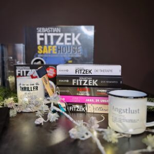 Sebastian Fitzek Instagram - BEENDET: Gewinnspiel - #FITZMAS Adventsspecial✨

Als Dankeschön für ein tolles Jahr mit euch startet heute das alljährliche Adventsgewinnspiel! 

Zum 1. Advent verlose ich drei XXL @fitzekshop Weihnachtspakete unter allen Kommentaren!

Das Paket beinhaltet ein signiertes Exemplar meines neuen Psychothrillers DIE EINLADUNG, 6 weitere signierte Bücher - darunter u.a. „Elternabend“, einen Stoffbeutel, zwei Tassen, ein Lanyard, eine Mützen, zwei Lesezeichen, einen Kugelschreiber, einen Schlüsselanhänger & zwei Spiele! 🎁🎁🎁

Teilnahme:
@sebastianfitzek folgen✔️
Bild liken und kommentieren✔️

Du kannst das Gewinnspiel gerne in deiner Story teilen, das ist aber keine Voraussetzung.

Hinweis: 
Die abgebildeten Produkte sind aus dem @fitzekshop und dort erhältlich (www.fitzek-shop.de). Die Bücher gibt es auch in der Buchhandlung deines Vertrauens.

Der Gewinner wird ausschließlich von meinem offiziellen Profil @sebastianfitzek benachrichtigt! Achtung vor Fake-Profilen!

Teilnahmebedingungen:
• Es wird ein XXL-Fitzek Shop Paket verlost   7 Bücher von Sebastian Fitzek, @jana.craemer & @vincentkliesch.
• Es wird ein Gewinner gezogen.
• Das Gewinnspiel läuft bis 08.12.23, 23:59 Uhr.
• Der Gewinner wird nach dem Zufallsprinzip ermittelt.
• Teilnahmeberechtigt sind nur Follower der Seite von @sebastianfitzek.
• Der Gewinner wird über Privatnachricht von dem offiziellen Account @sebastianfitzek bei Instagram/Facebook benachrichtigt und aufgefordert, die Annahme des Gewinns zu bestätigen. Bestätigt dieser die Annahme des Gewinns nicht innerhalb einer Woche nach Benachrichtigung, verfällt der Gewinn.
• Eine Auszahlung des Gewinns, z.B. in bar, in Sachwerten o. die Übertragung auf andere Personen ist nicht möglich.
• Das Gewinnspiel steht in keiner Verbindung zu Meta und wird in keiner Weise von Instagram/Facebook gesponsert, unterstützt oder organisiert. Der Rechtsweg ist ausgeschlossen. Den Teilnehmern entstehen gegenüber Meta aus der Teilnahme an dem Gewinnspiel keinerlei Ansprüche.

#sebastianfitzek #fitzek #gewinnspiel #advent #buch #bücher #psychothriller #fitzekshop