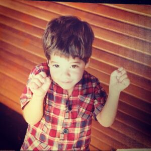 Sebastián Ortega Instagram - Aunque no lo crean aún recuerdo el momento en el que mi papá me saco esta foto en mis pj.