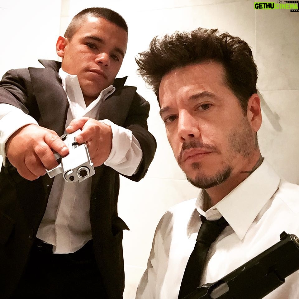 Sebastián Ortega - 8.6K Likes - En casa listos para salir. Hoy los marginales nos llevamos todo!! 👊🏽#undertransmedia #premiostato @brianbuley