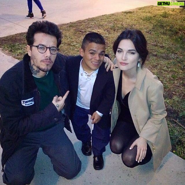 Sebastián Ortega - 2.9K Likes - Anoche en la previa de la proyección privada del final de #elmarginal con @brianbuley y @mourecar