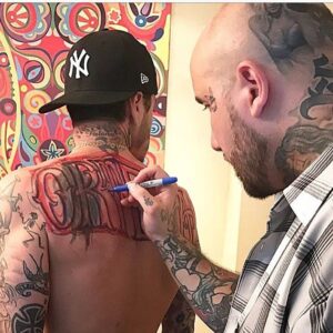 Sebastián Ortega Instagram - Tattoo day en casa con el genio de @robbie_ice