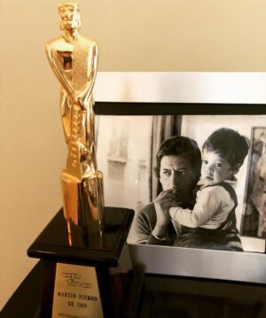 Sebastián Ortega Instagram - #martinfierrodeoro 2018 “Un Gallo para Esculapio” @undertransmedia @tntlatam @telefe @cablevisionflow #brunostagnaro
