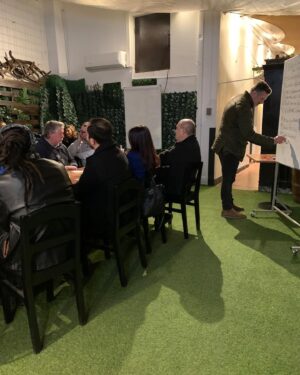 Sebastián Sichel Instagram - El Emprendimiento como factor de desarrollo e integración! 

Gran conversación en el Barrio Italia

#ÑuñoaSeguroMejor