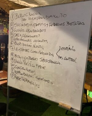 Sebastián Sichel Instagram - El Emprendimiento como factor de desarrollo e integración! 

Gran conversación en el Barrio Italia

#ÑuñoaSeguroMejor