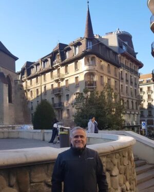 Sebastián Ugarte Instagram - Recuerdo la bella ciudad de Ginebra capital del Cantón, qué tiene una rica historia, sede de la cruz roja  Internacional y vistas con colinas y el lago Leman que es es el mayor lago de la Europa Occidental situado al norte de los Alpes, entre Francia (orilla sur) y Suiza (orilla norte).