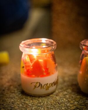 Sebastián Vega Instagram - 🙏🏻FELIZ DÍA DE VELITAS🕯️.
.
Día y momento para compartir y estar en familia 💚.
Entre amigos es más bonita la vida 🤙🏻.
🕯️🕯️🕯️🕯️