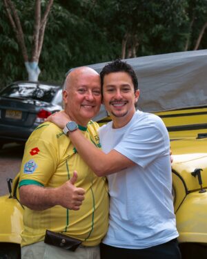 Sebastián Vega Instagram - 🙏🏻 FELIZ DÍA DEL PADRE 💚

Ellos me hacen padre y él me hizo hijo 💚

Son lo mejor que puedo tener en mi vida.
Como alguien dijo: “Los hijos son como los lujos, una vez los tenemos no queremos perderlos o dejarlos”.

Los amo @Mati.Vega1 @LucaVega8a @EnriqueVega1963 

Feliz día a todos los papás 🙏🏻
Es un título que no se impone, se gana y se merece 🙏🏻💚