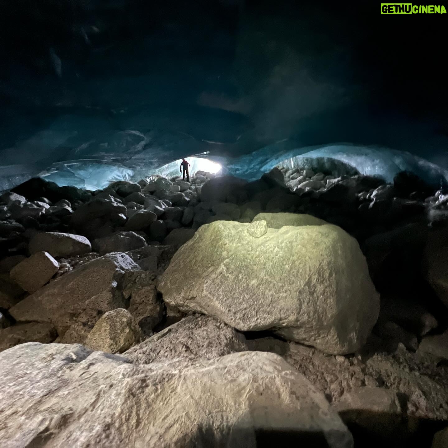 Sebastián Zurita - 11.1K Likes - Un poquitito de este viaje increíble que estamos haciendo. Viviendo una experiencia nueva e increíble. No saben q belleza de lugar.
