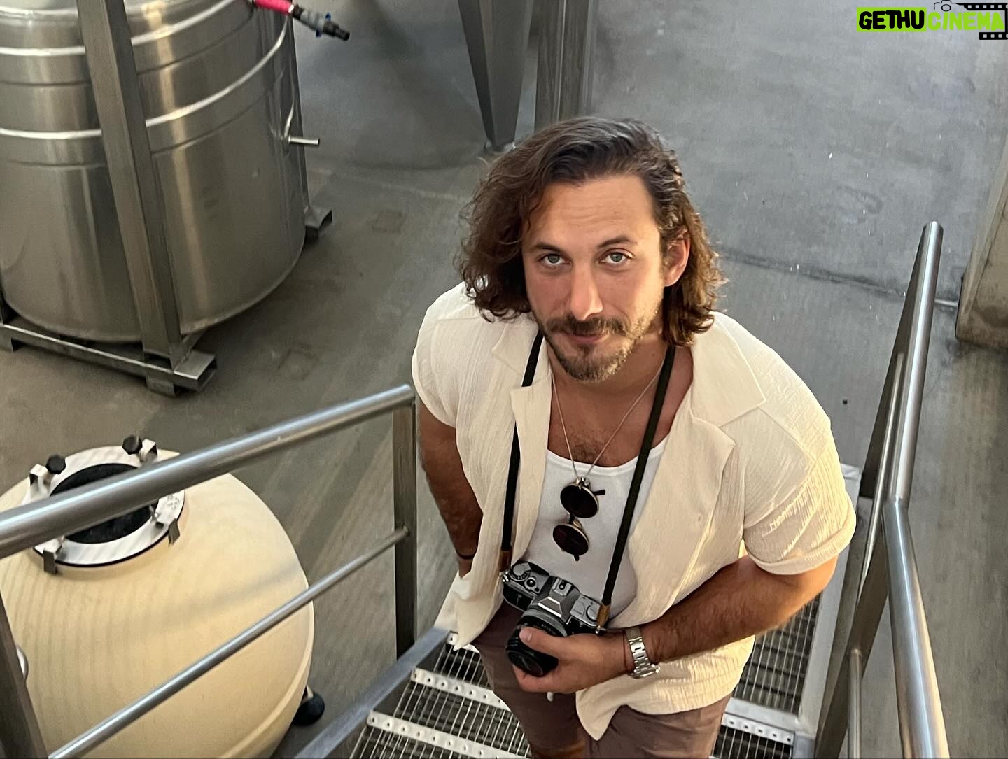 Sebastián Zurita - 6K Likes - Un poco de vacación, un poco de trabajo, un poco de comida, un tanto de vino y un mucho de vida.