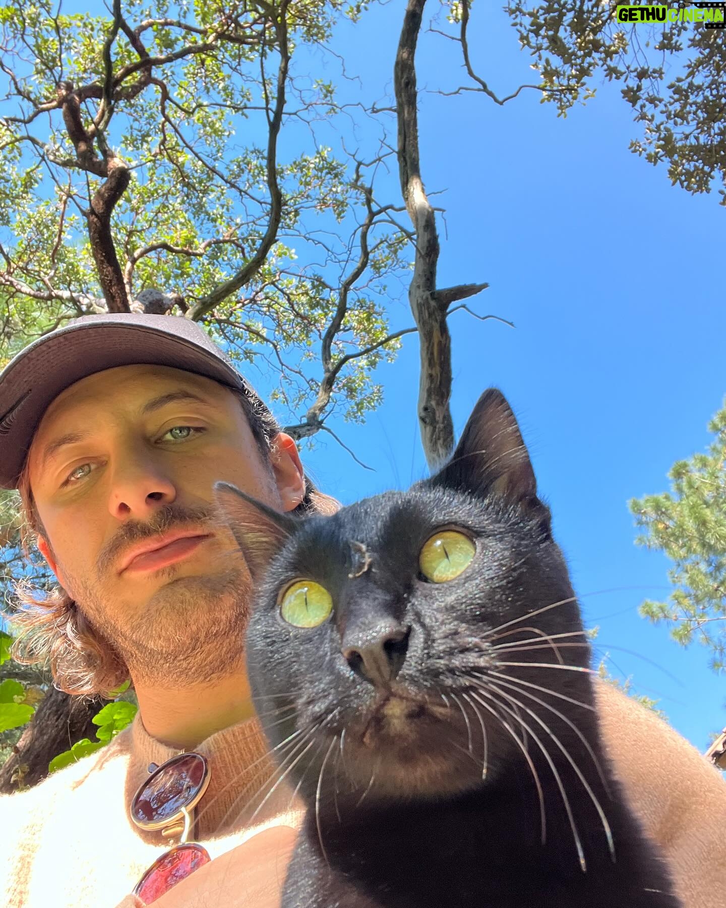Sebastián Zurita - 5.5K Likes - Que gran semana, que maravilloso cumpleaños, estoy destruido peeeero lleno de amor gracias todos por hacer el principio de mis 37 una belleza.